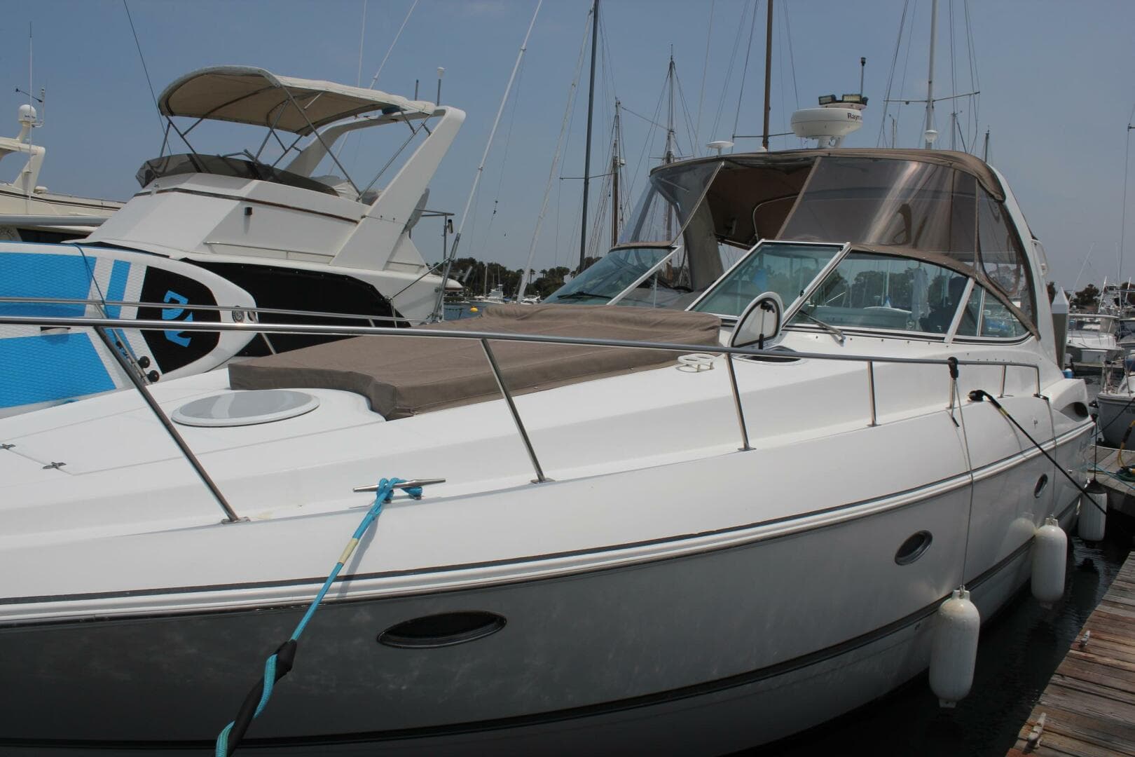2005 Cruisers 370 Express — photo 1