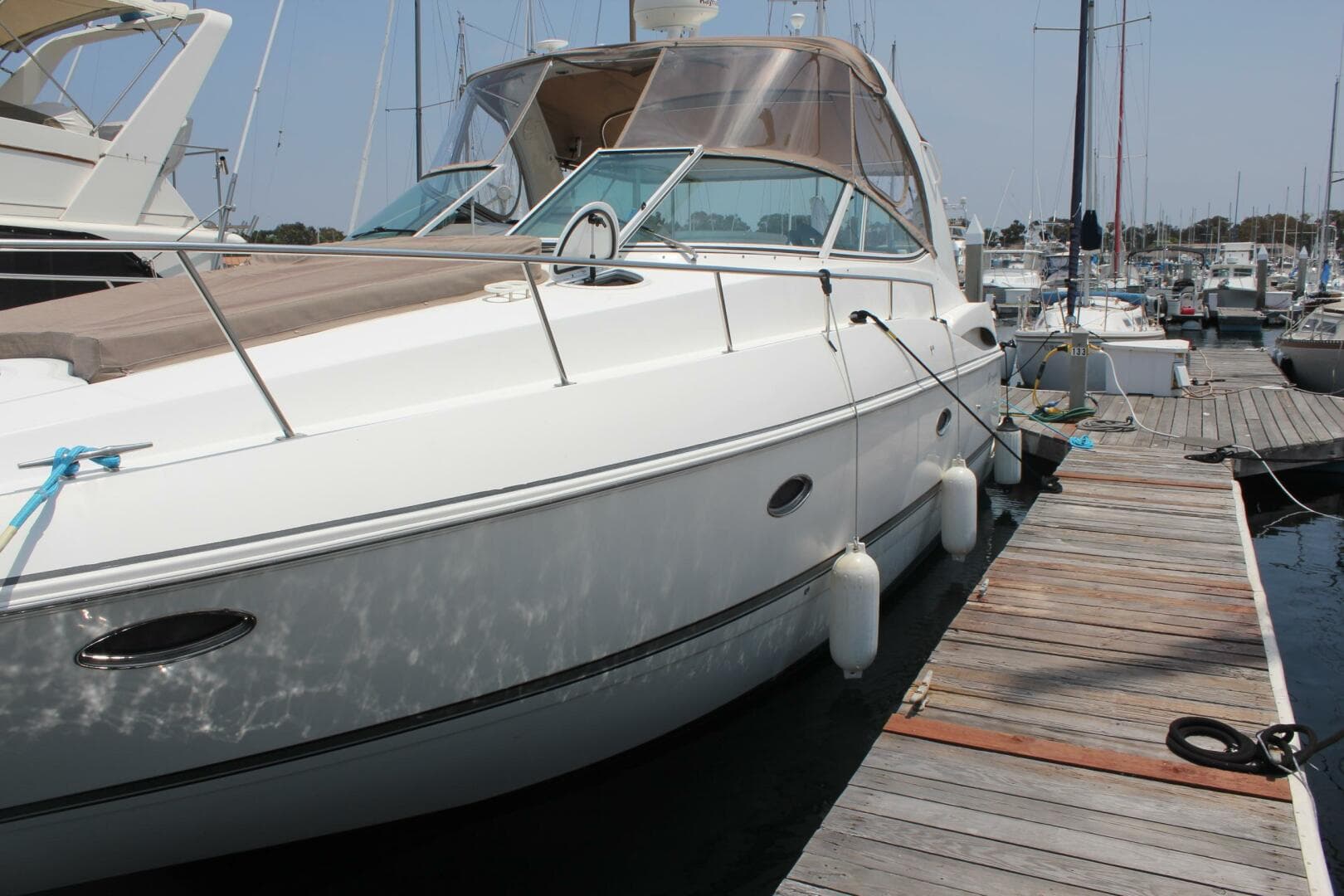 2005 Cruisers 370 Express — photo 9