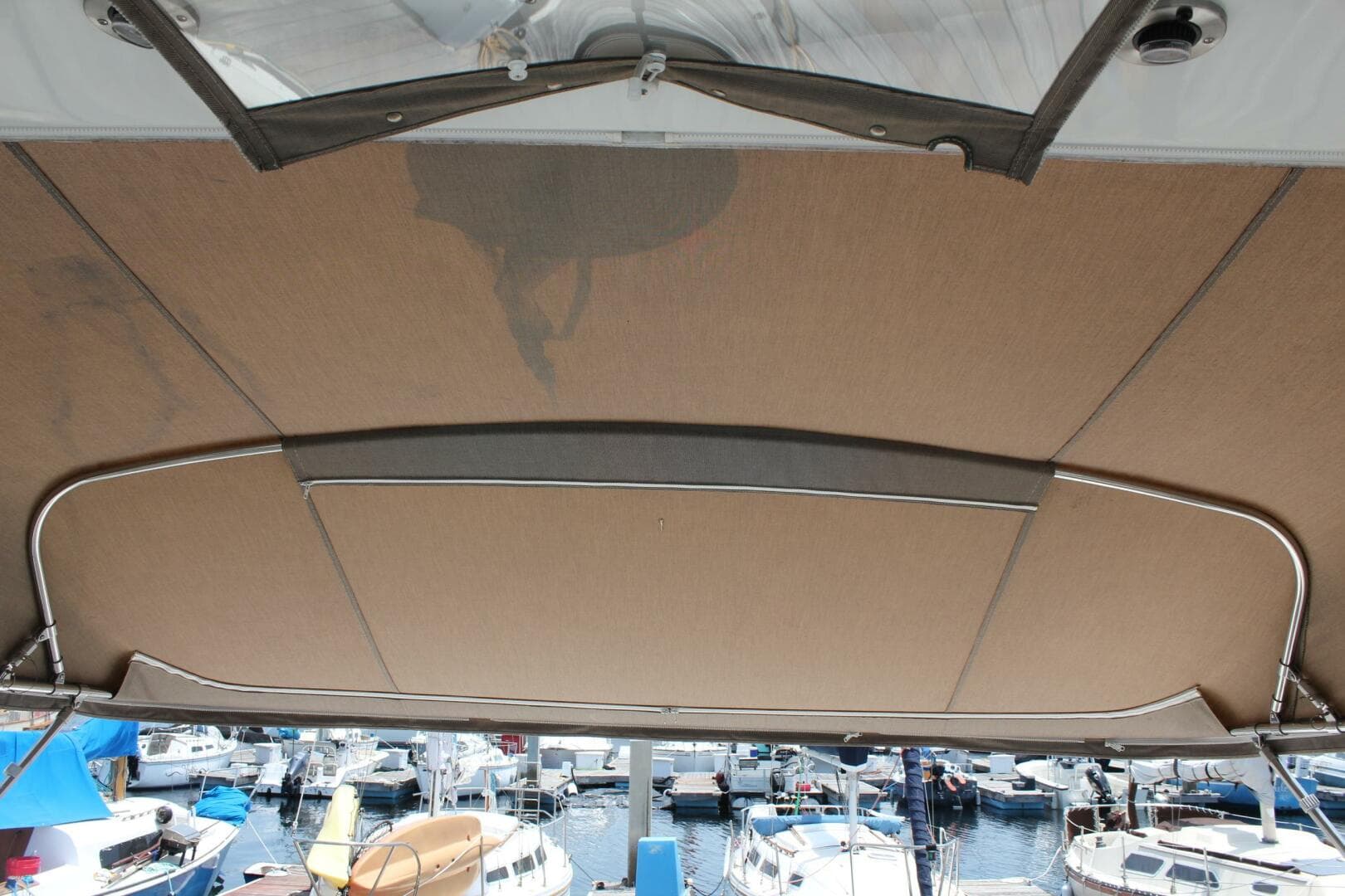 2005 Cruisers 370 Express — photo 18