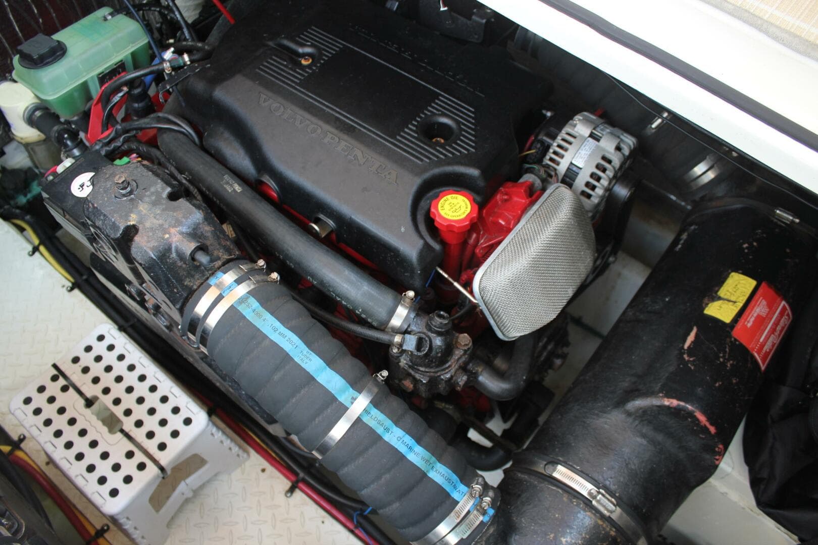 2005 Cruisers 370 Express — photo 38