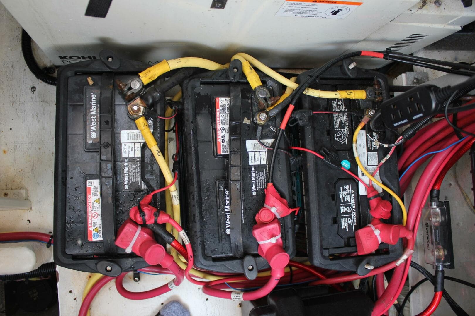 2005 Cruisers 370 Express — photo 34