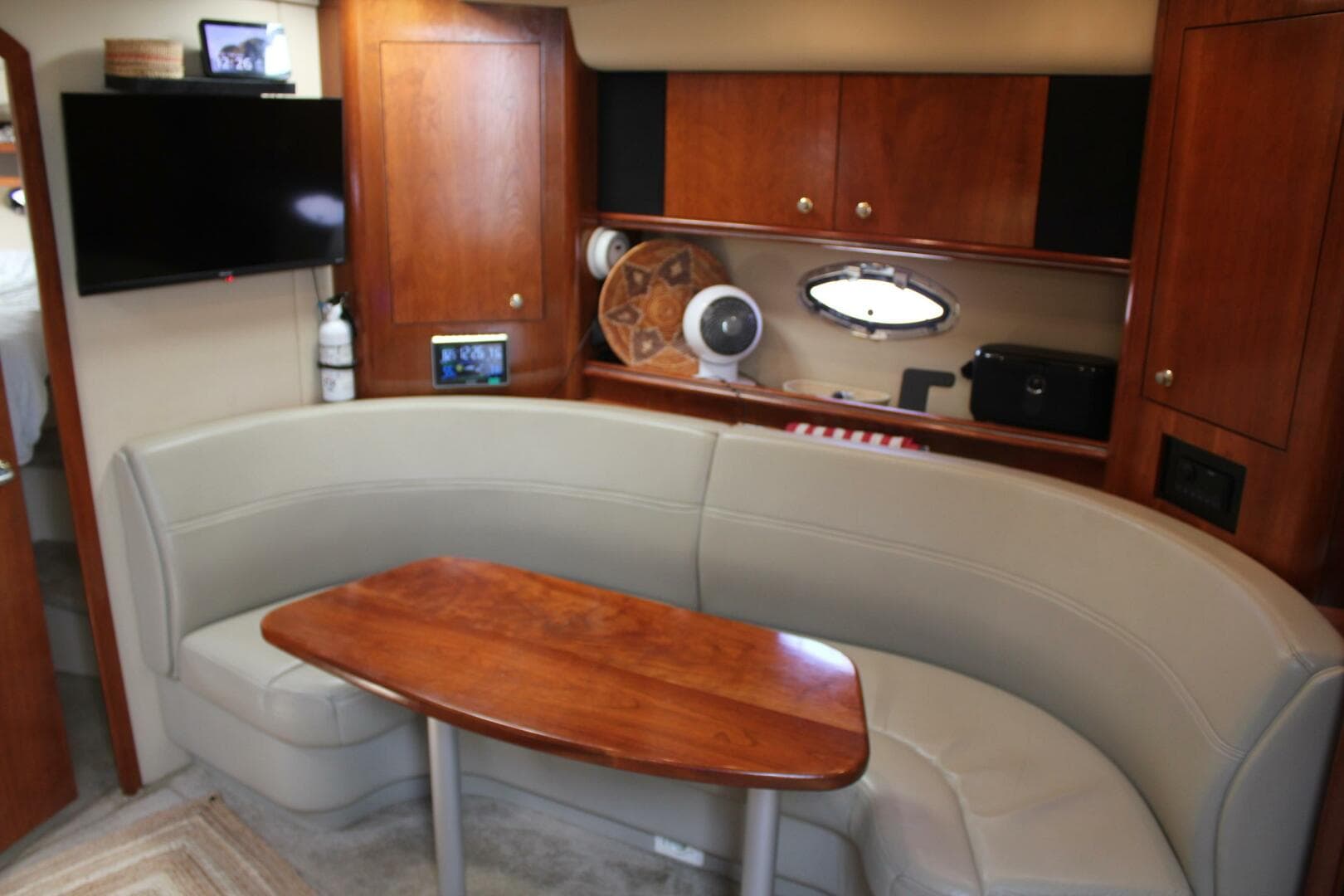 2005 Cruisers 370 Express — photo 24