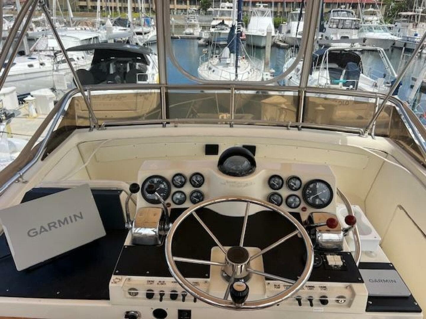 1981 Viking 35 Flybridge — photo 6