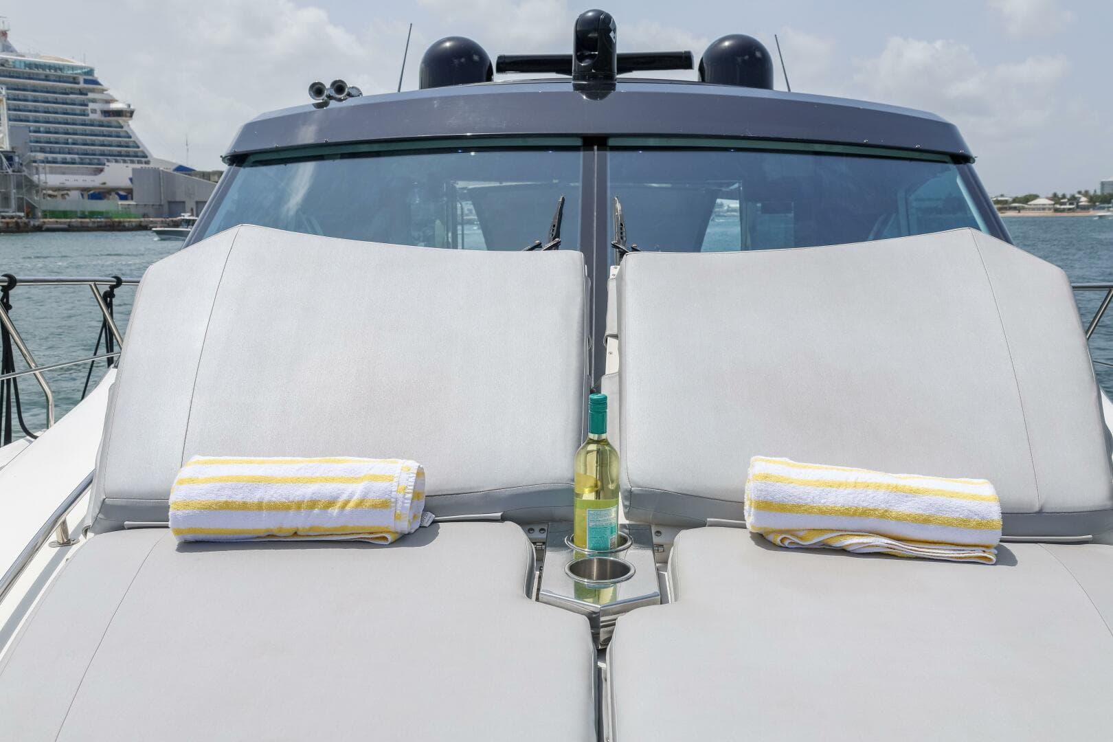 2014 Cruisers Yachts 45 Cantius — photo 41