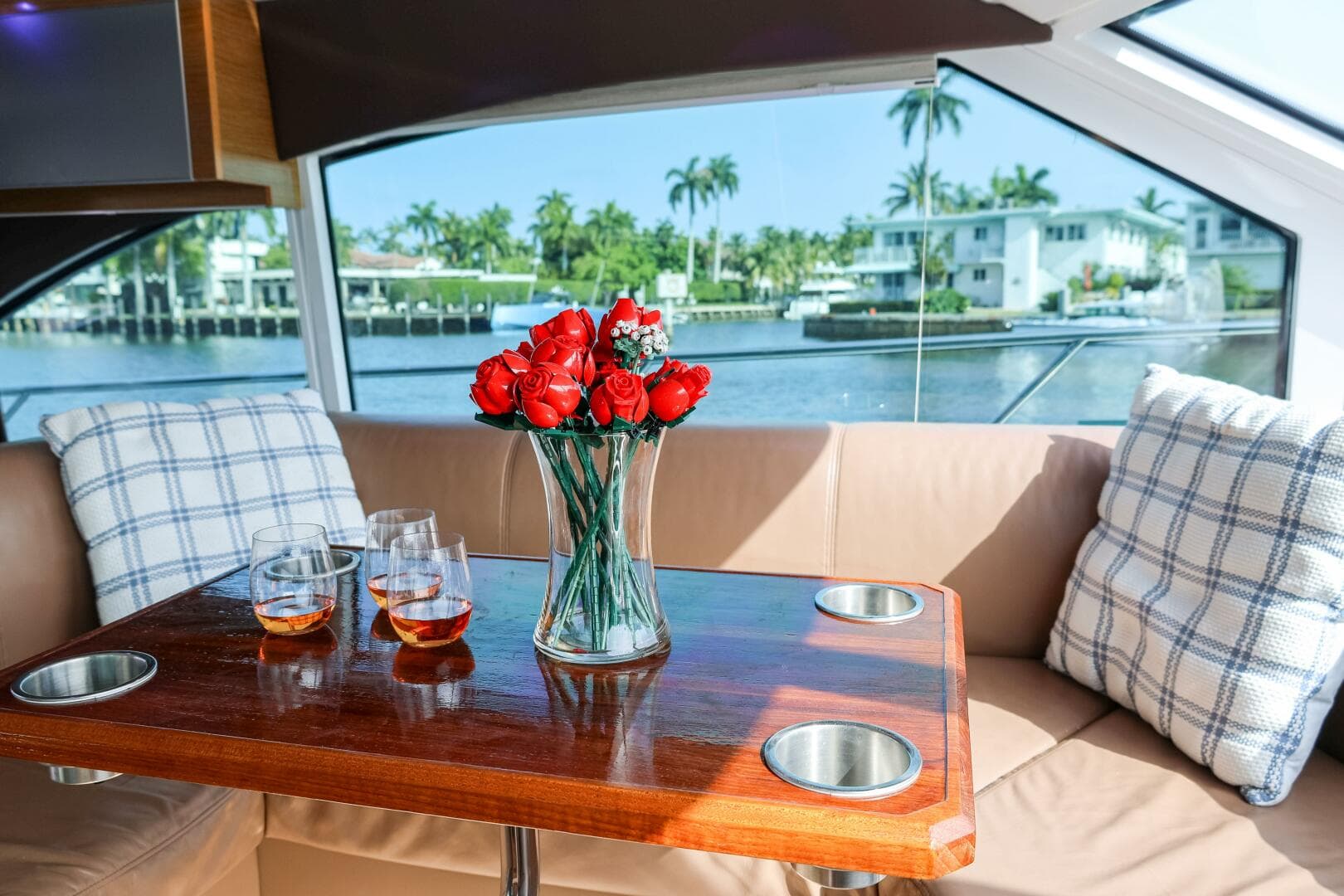 2014 Cruisers Yachts 45 Cantius — photo 50