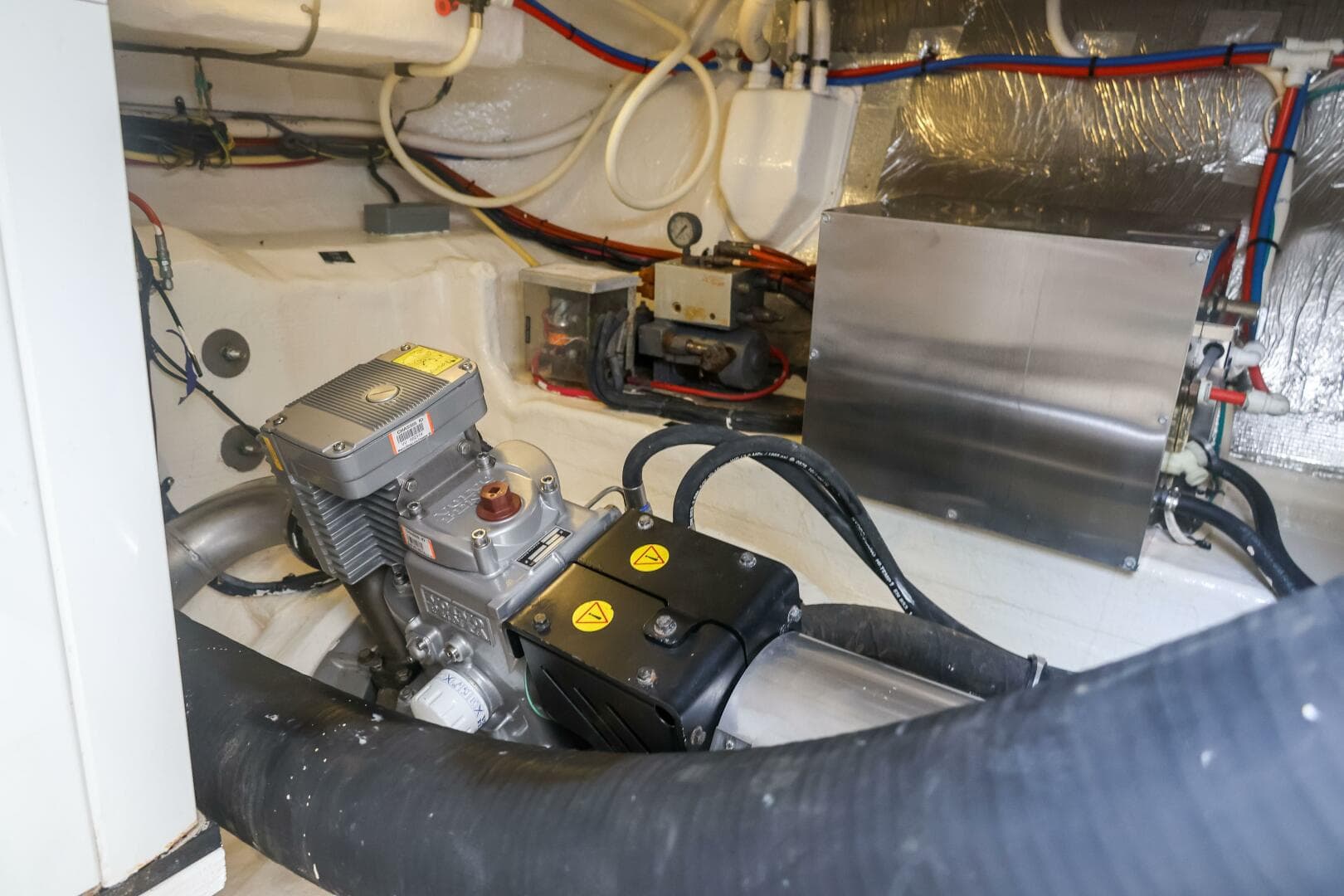 2014 Cruisers Yachts 45 Cantius — photo 71