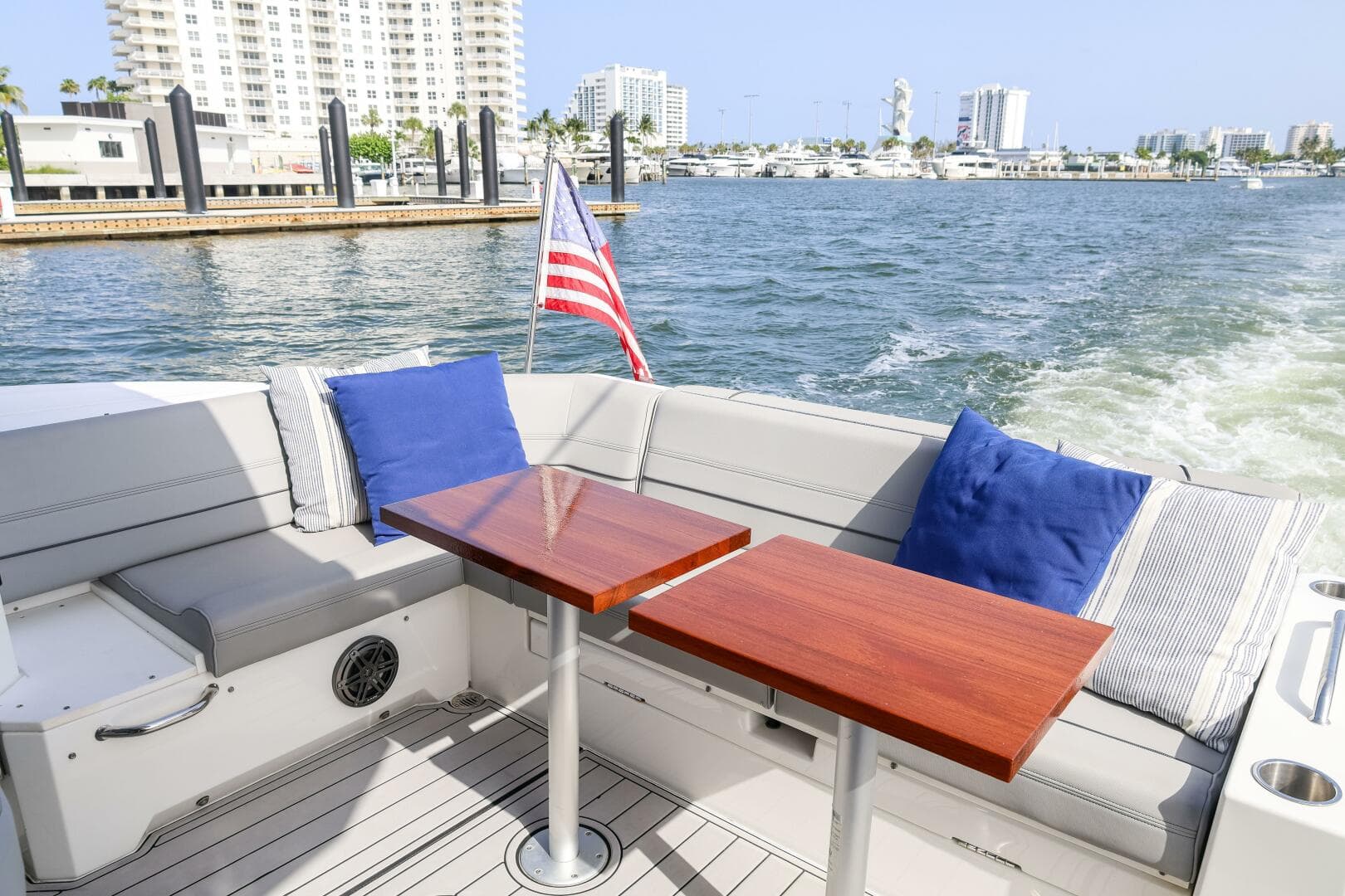 2014 Cruisers Yachts 45 Cantius — photo 20