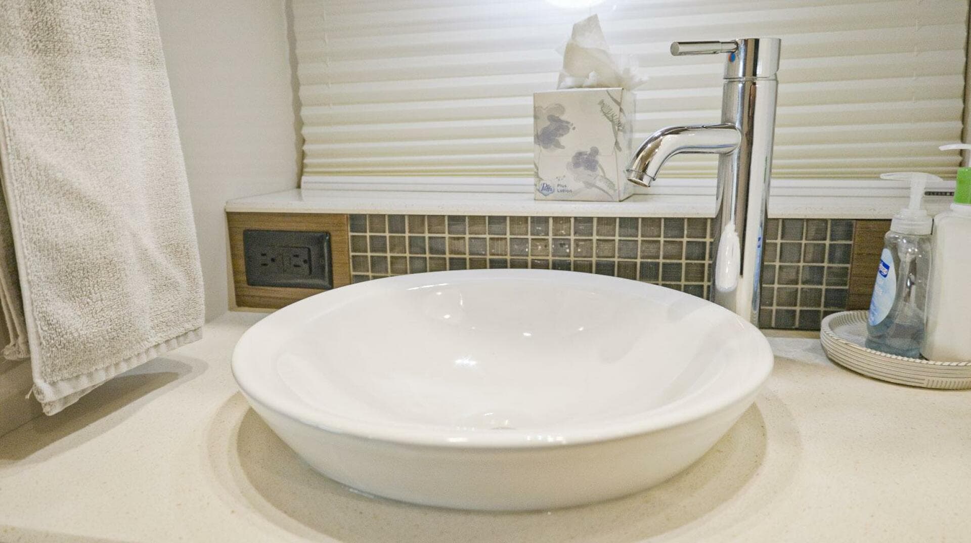 2014 Cruisers Yachts 45 Cantius — photo 65