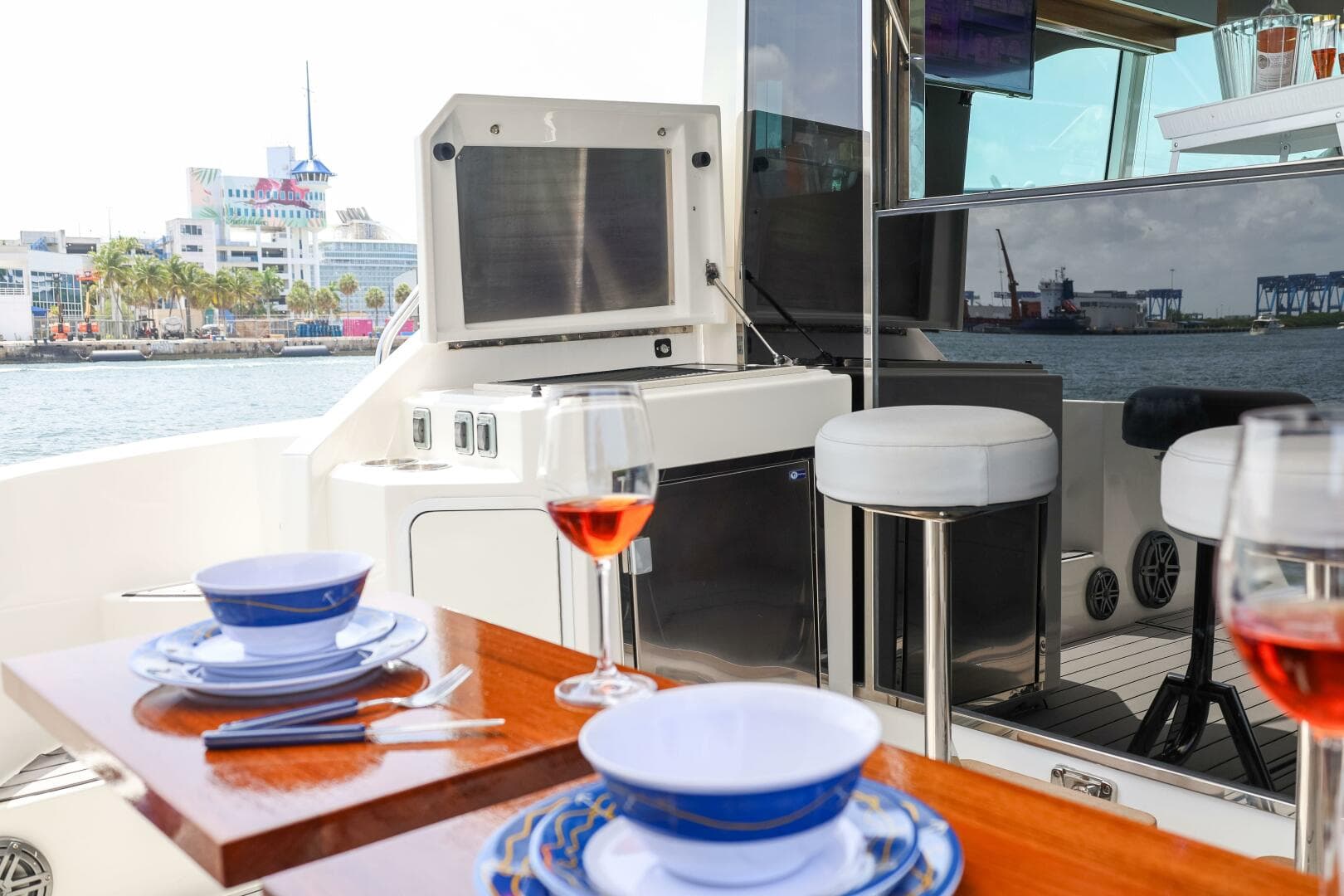 2014 Cruisers Yachts 45 Cantius — photo 24