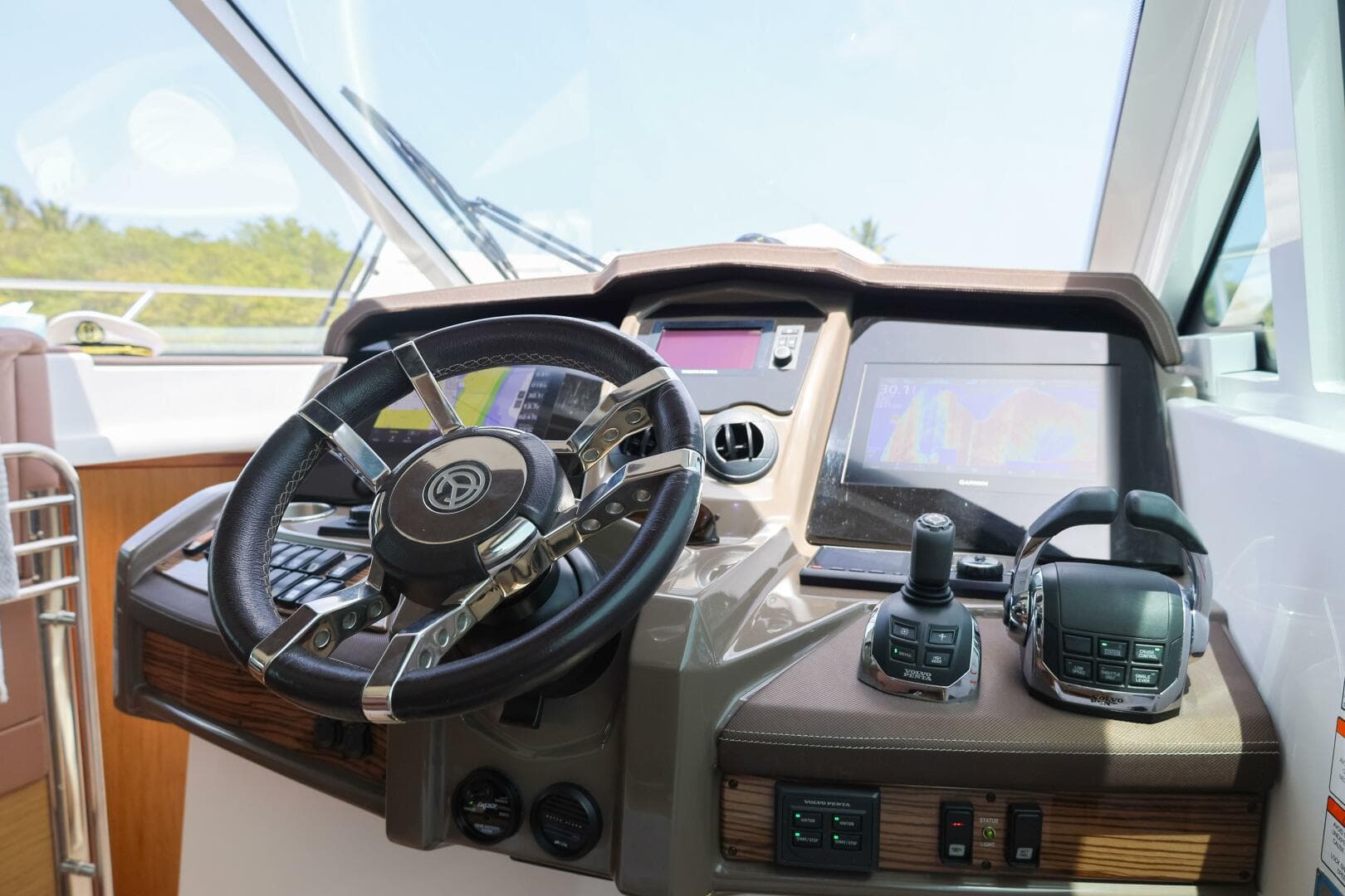 2014 Cruisers Yachts 45 Cantius — photo 53