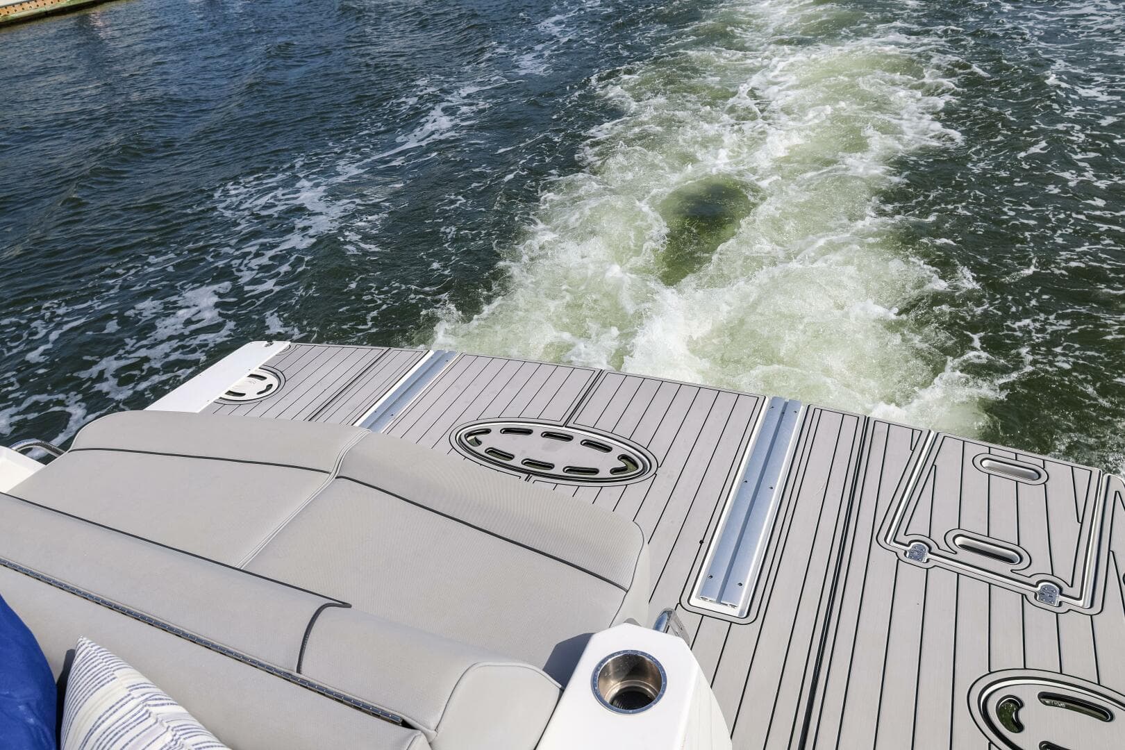 2014 Cruisers Yachts 45 Cantius — photo 11