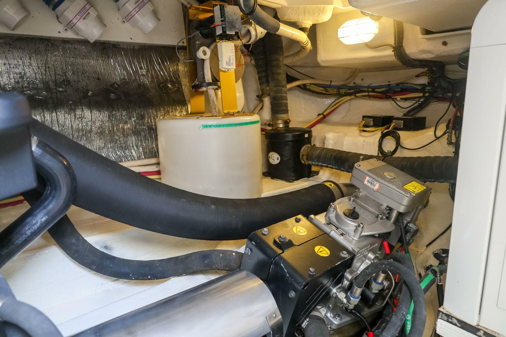 2014 Cruisers Yachts 45 Cantius — photo 72