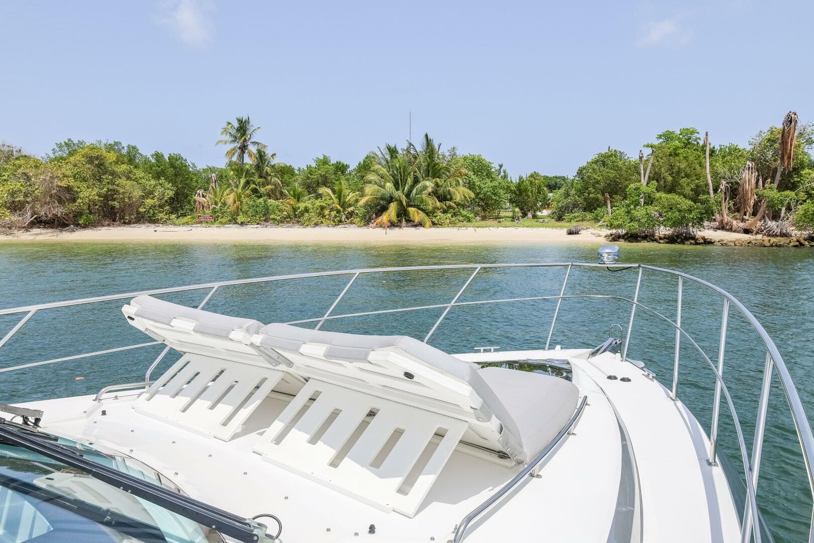 2014 Cruisers Yachts 45 Cantius — photo 40