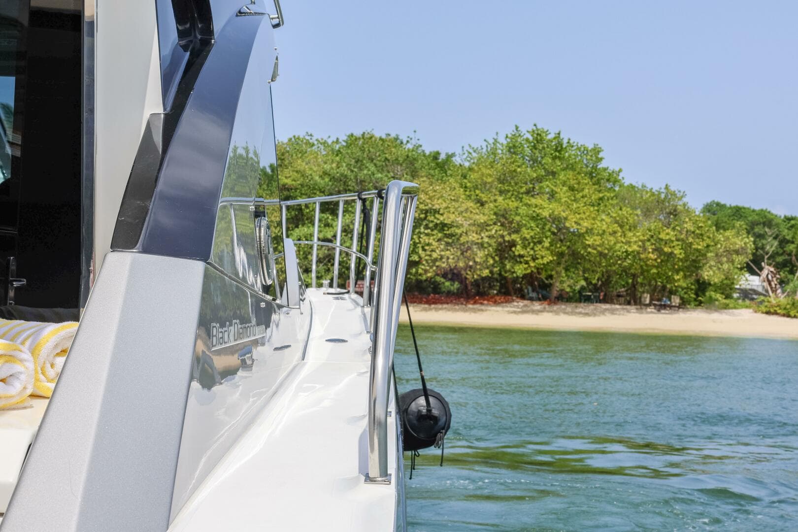 2014 Cruisers Yachts 45 Cantius — photo 38