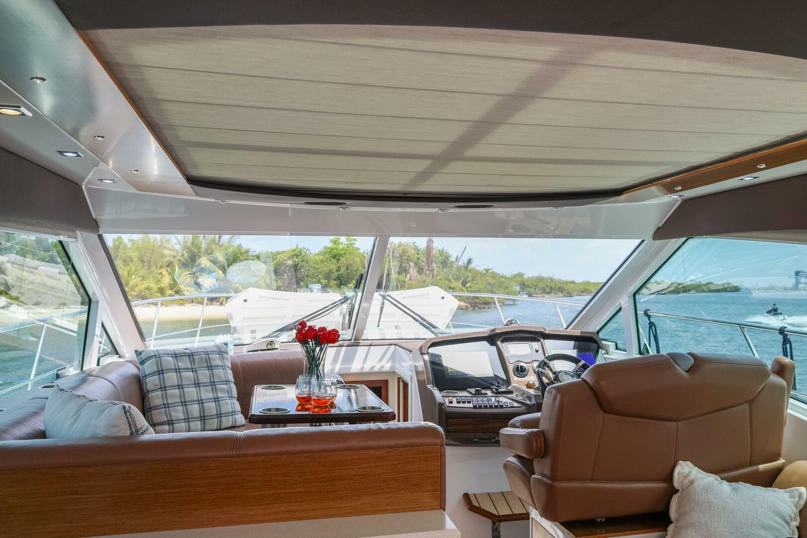 2014 Cruisers Yachts 45 Cantius — photo 51