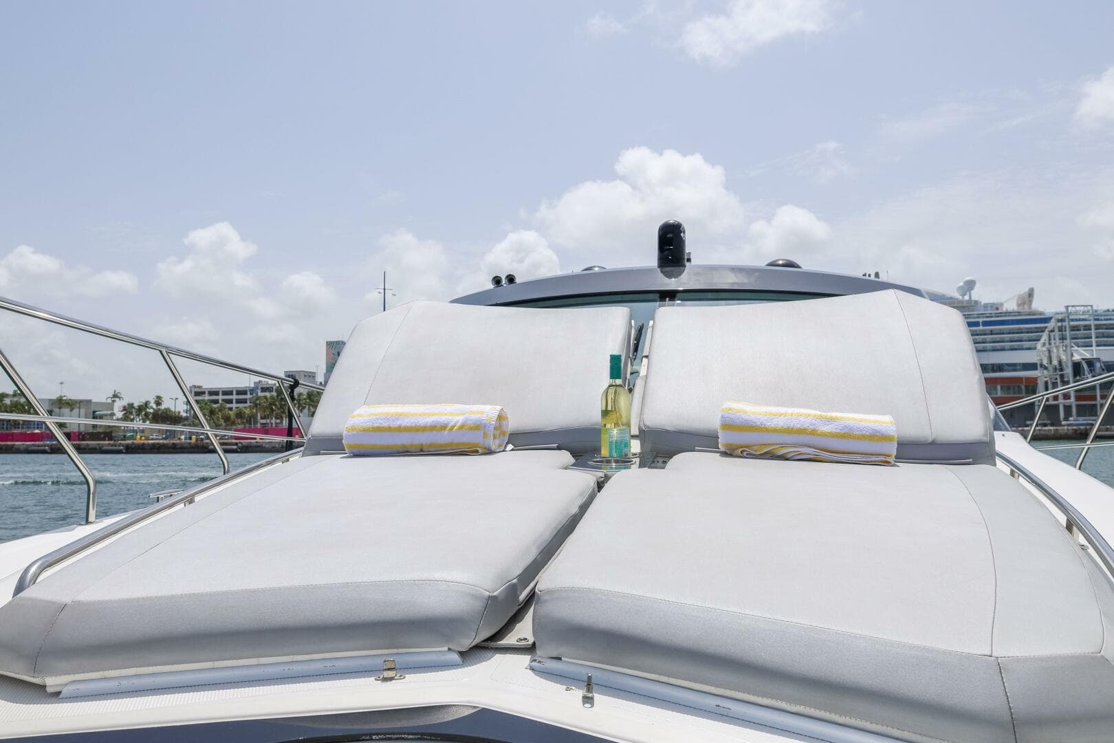 2014 Cruisers Yachts 45 Cantius — photo 42