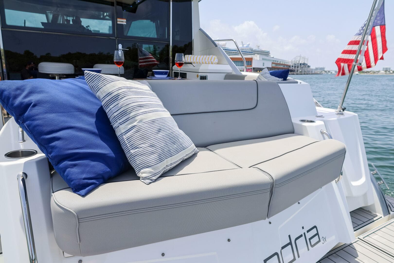 2014 Cruisers Yachts 45 Cantius — photo 17