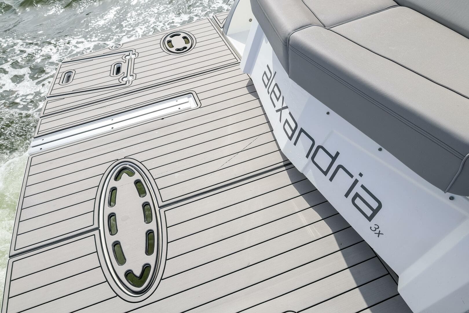 2014 Cruisers Yachts 45 Cantius — photo 13