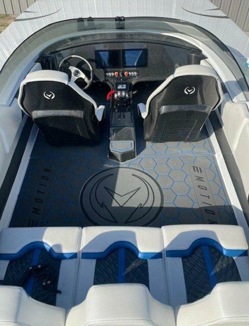 2021 Hellkat 32 — photo 2