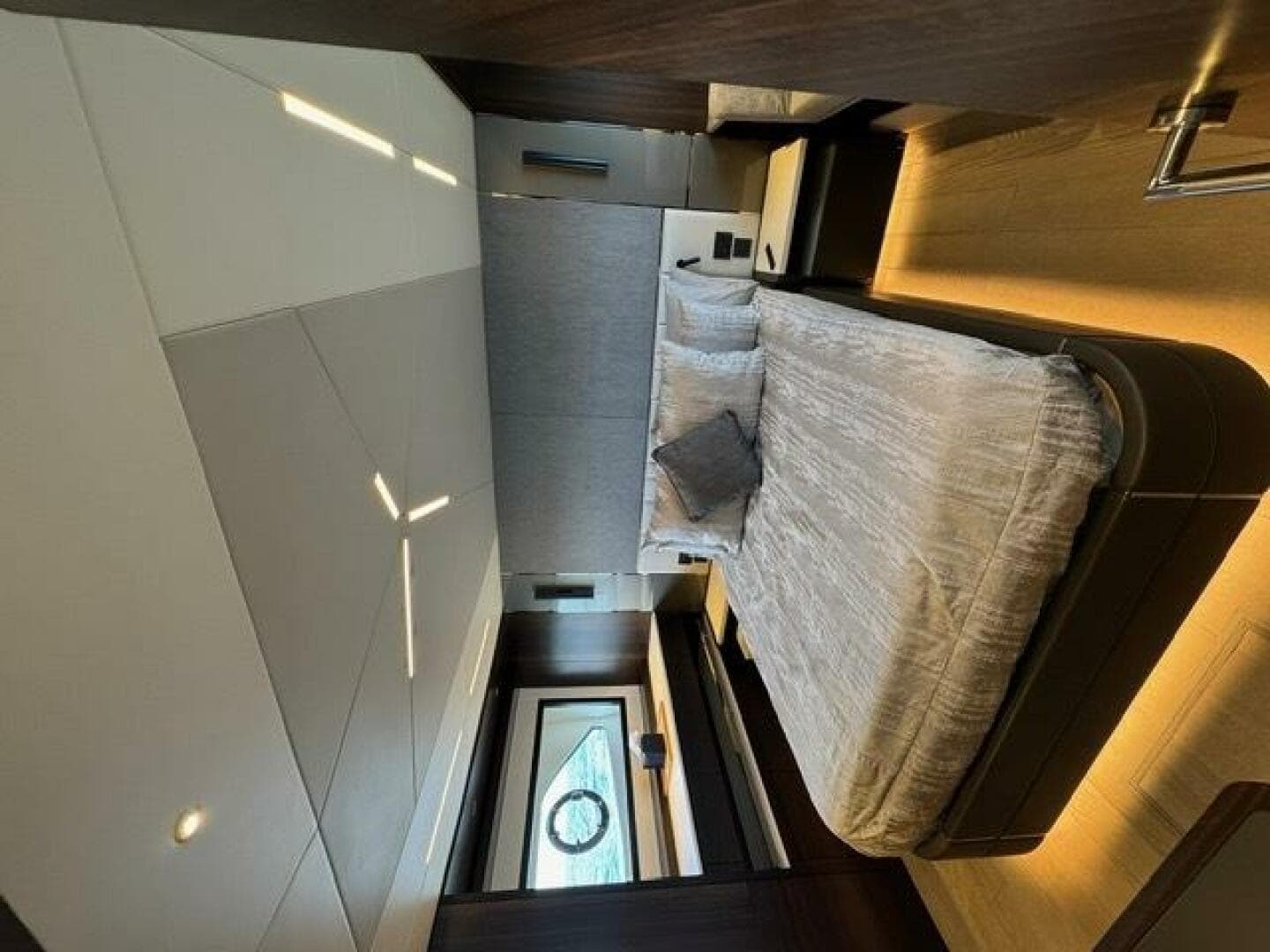 2022 Sunseeker 68 Manhattan — photo 76