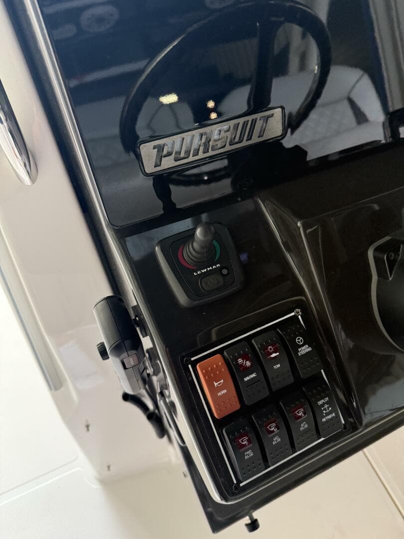 2022 Pursuit — photo 12