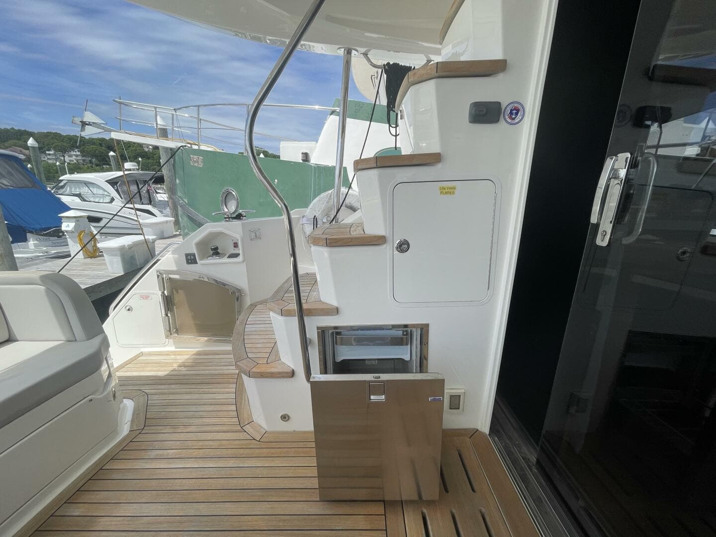 2017 Sea Ray L59 Fly — photo 6