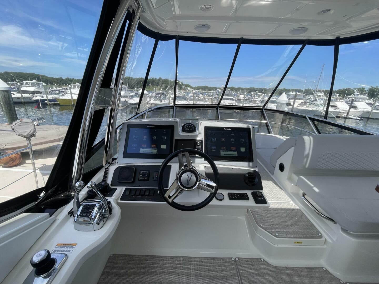 2017 Sea Ray L59 Fly — photo 42