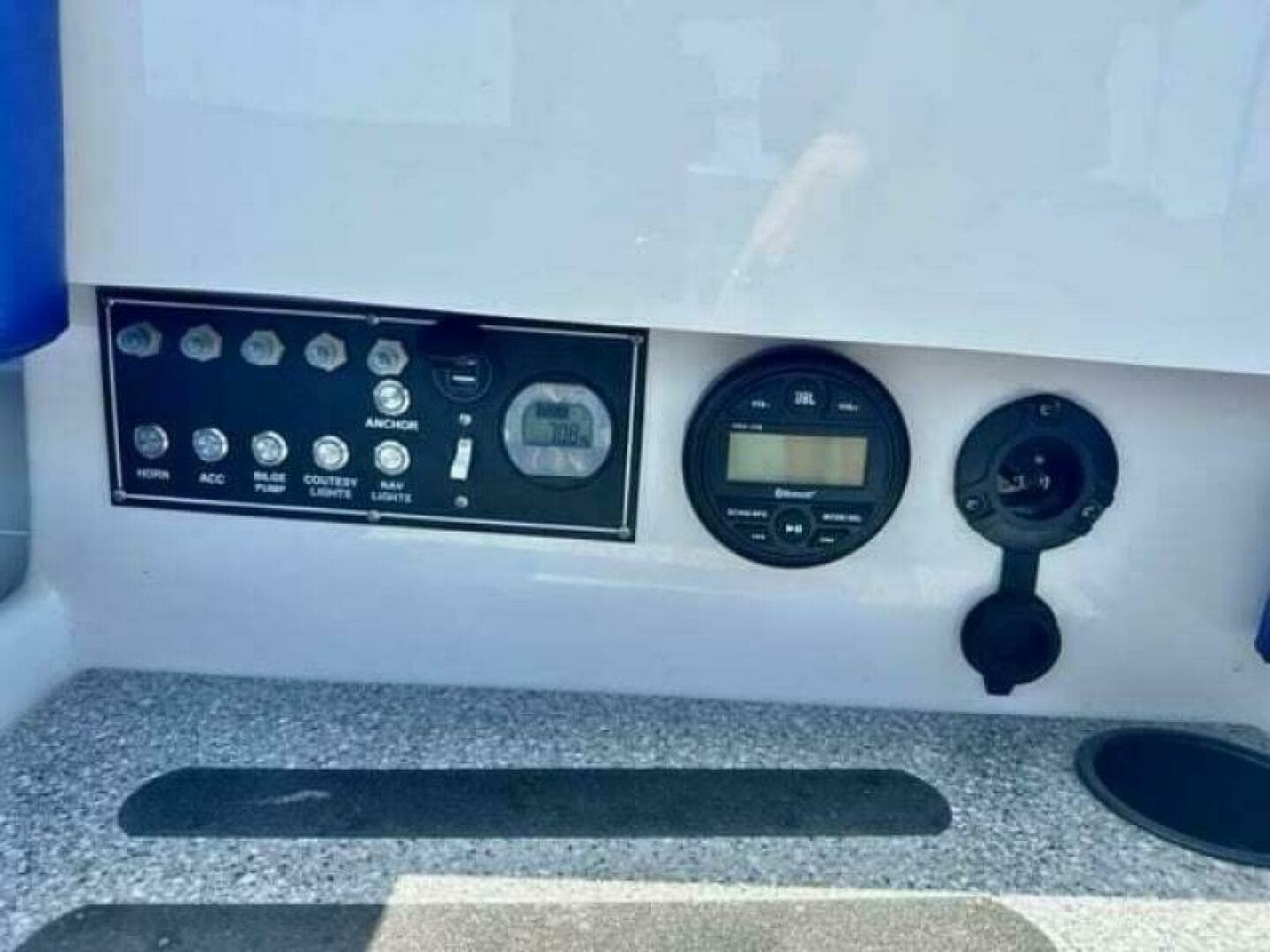 2023 Vision Fantail 217 — photo 9