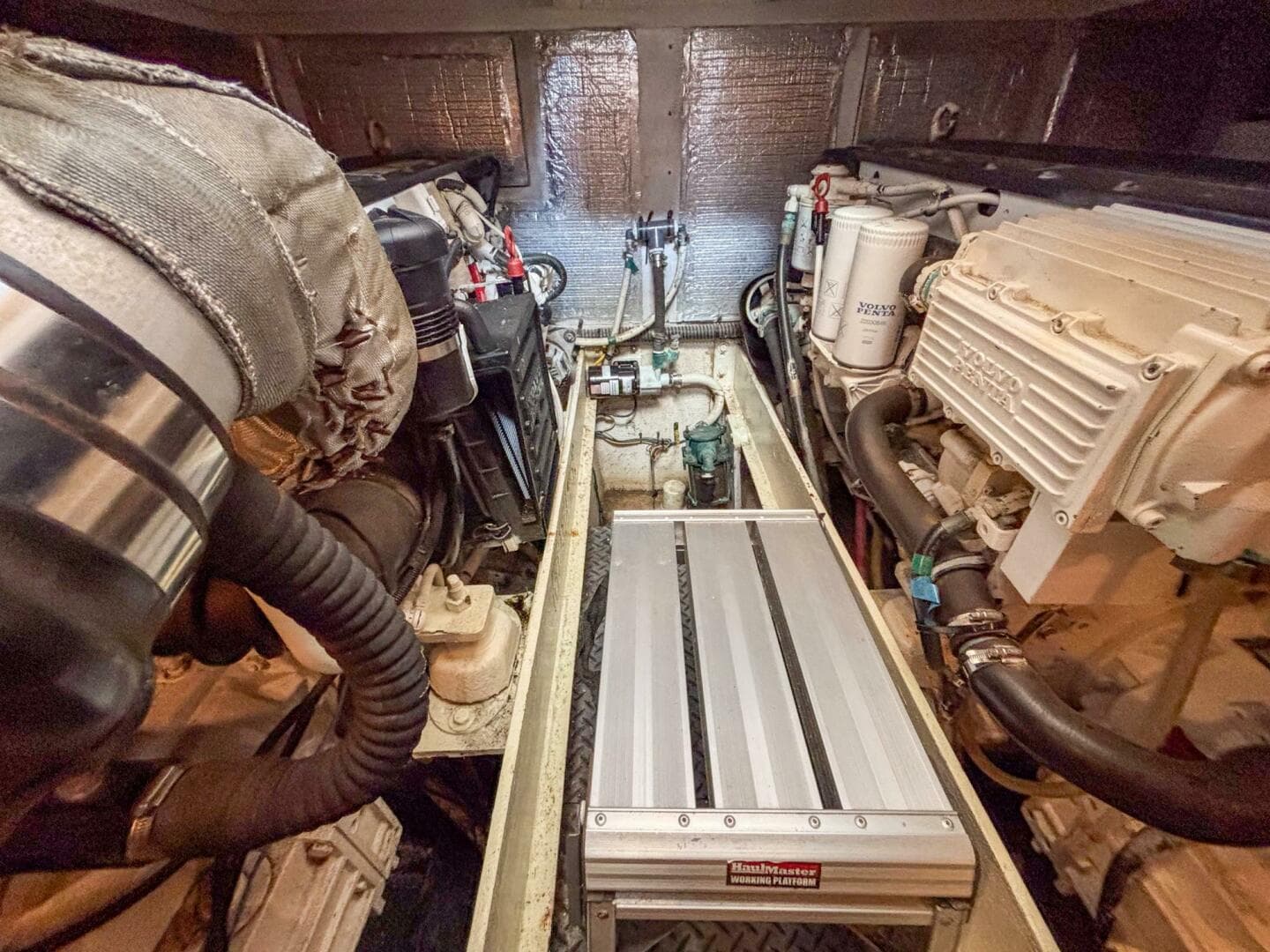 2007 Silverton 38 Convertible — photo 33