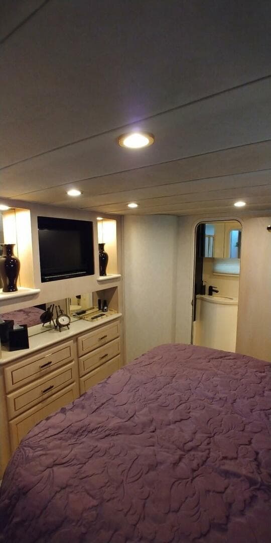 1993 Mainship 47 — photo 17