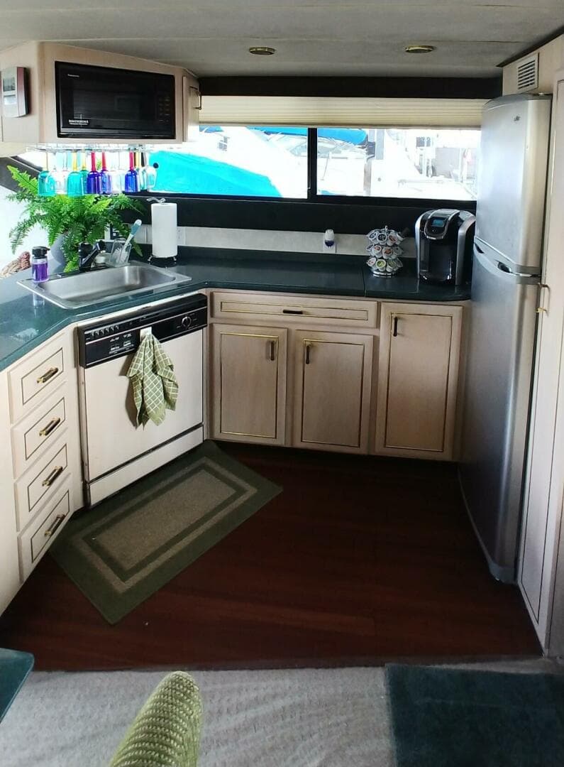 1993 Mainship 47 — photo 18