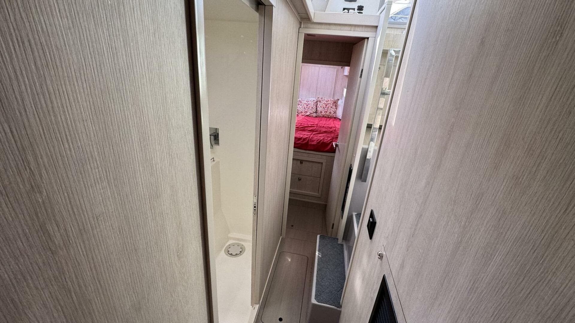 2018 Leopard 43 Powercat — photo 27