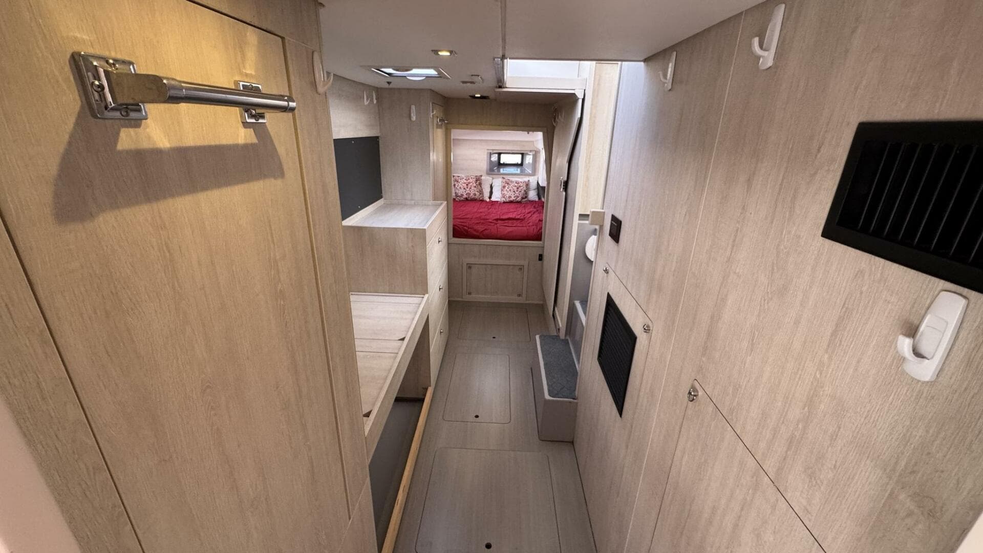 2018 Leopard 43 Powercat — photo 49