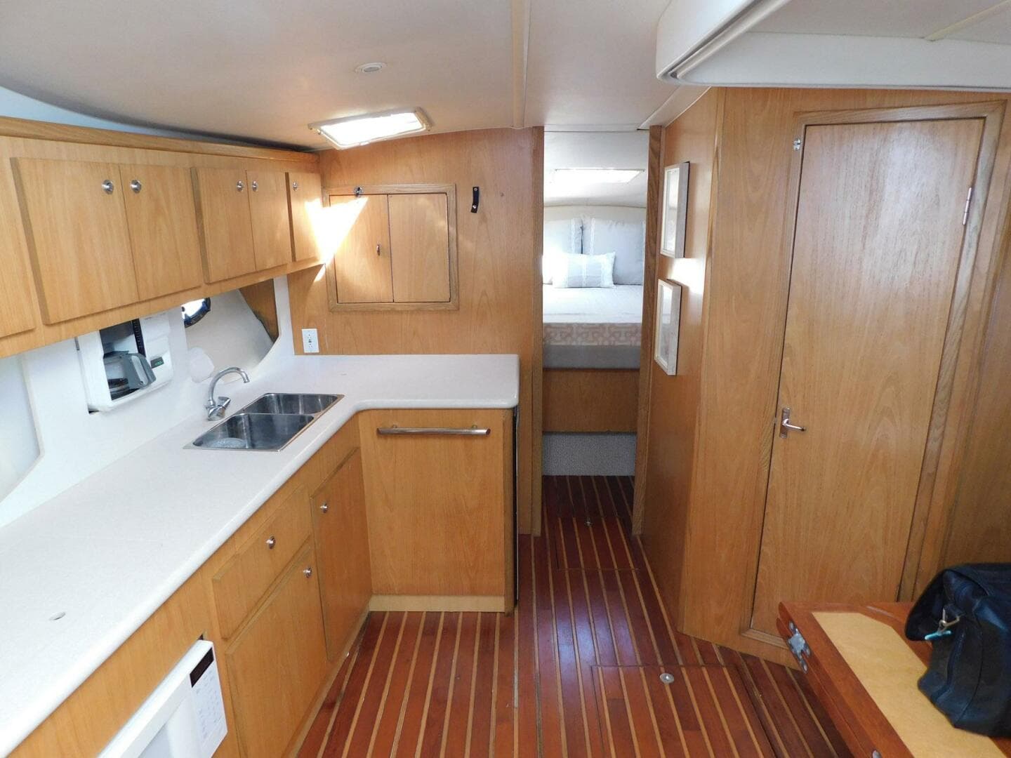 2001 Tiara Yachts 3500 Express — photo 31