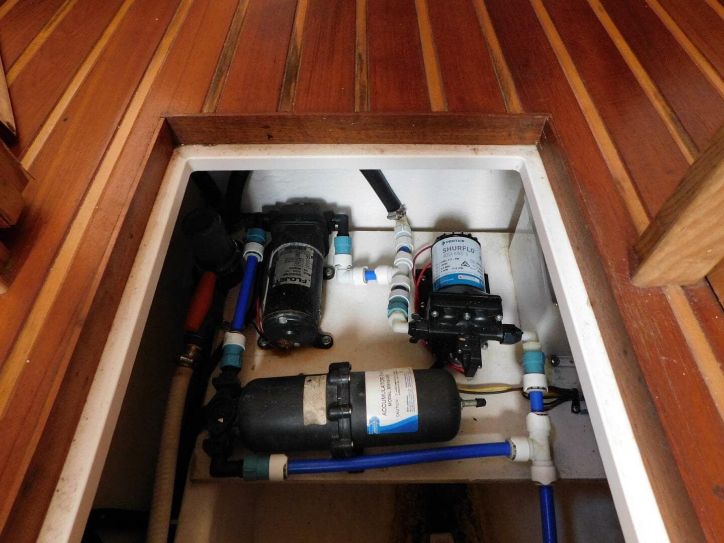 2001 Tiara Yachts 3500 Express — photo 34