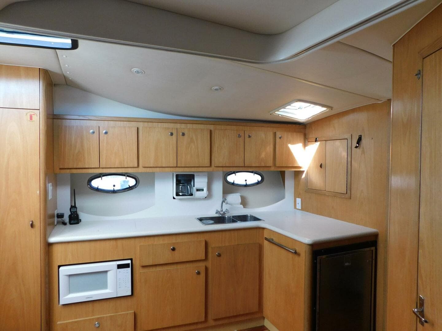 2001 Tiara Yachts 3500 Express — photo 28