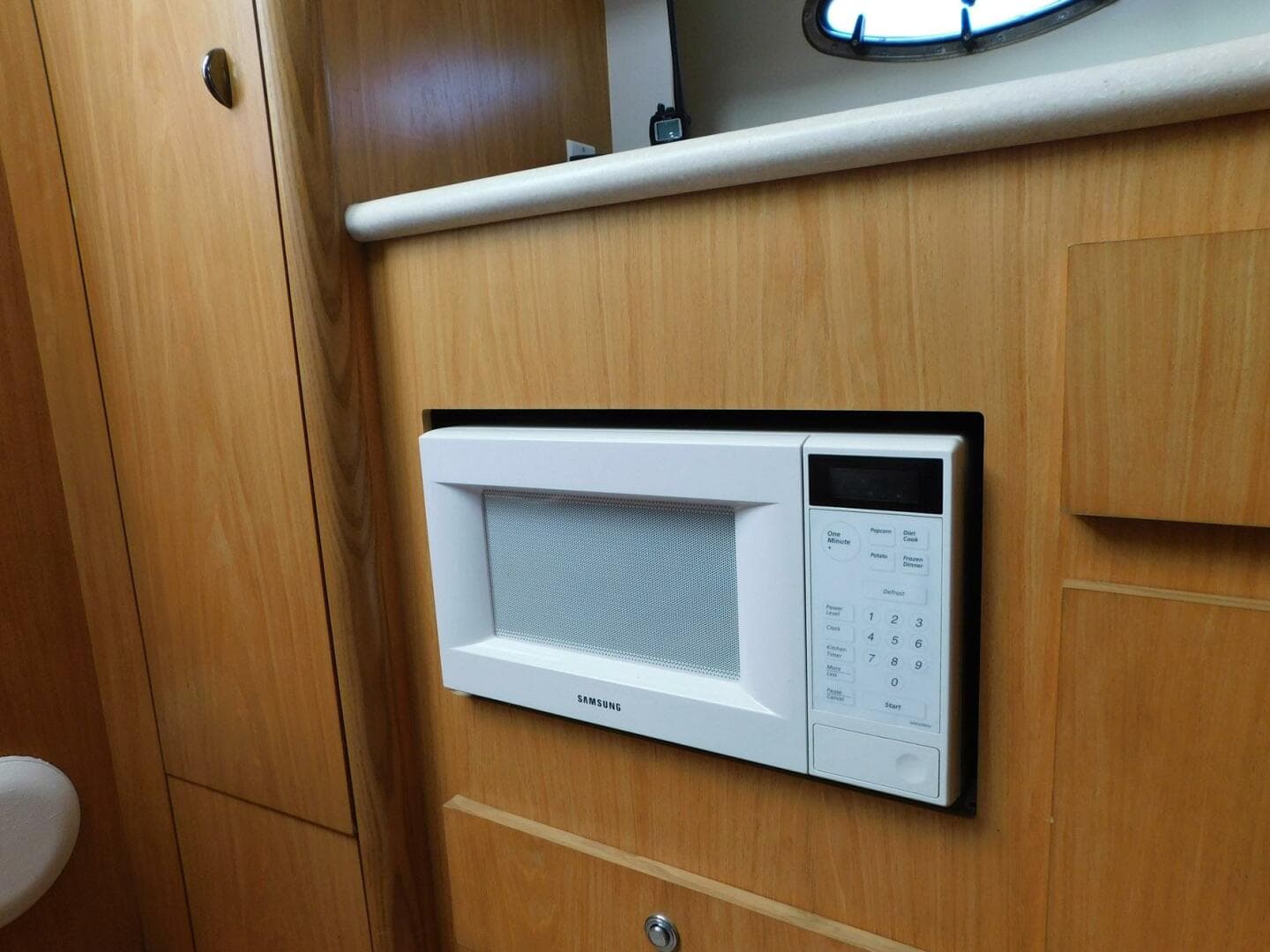 2001 Tiara Yachts 3500 Express — photo 23