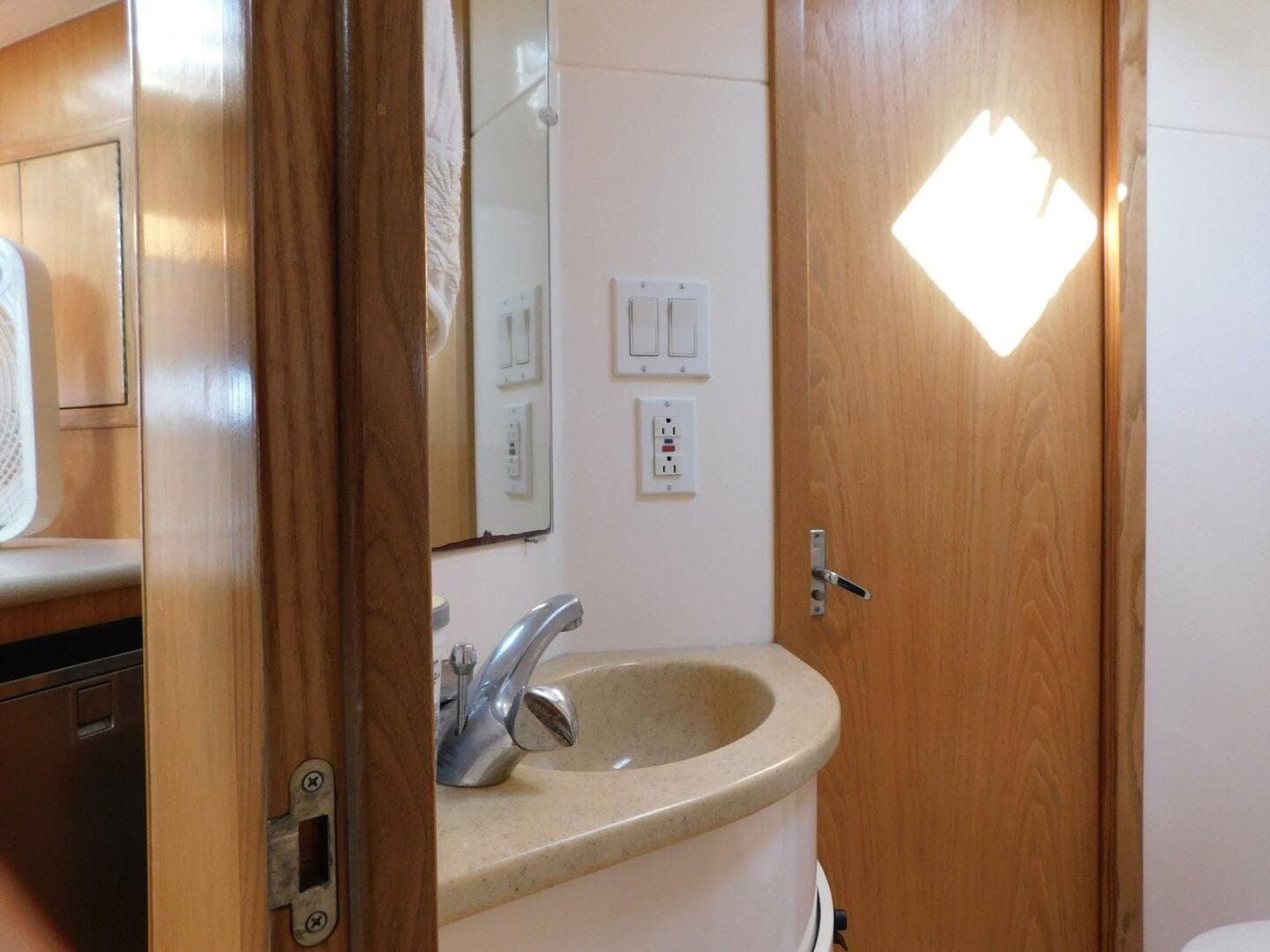 2001 Tiara Yachts 3500 Express — photo 22