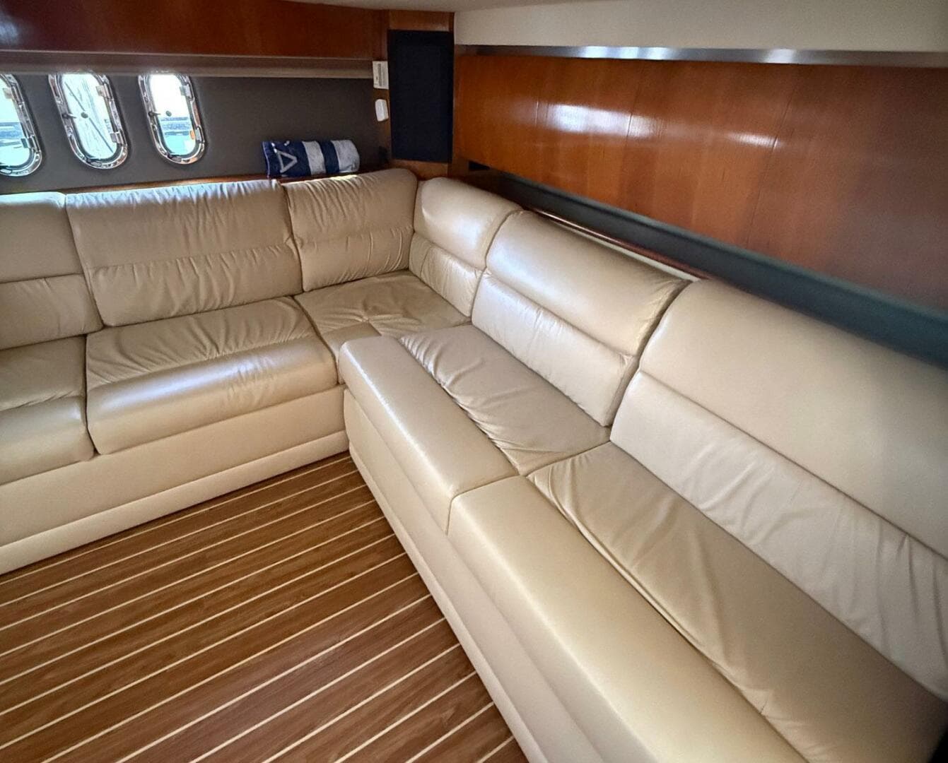 2006 Cruisers Yachts 420 Express — photo 18