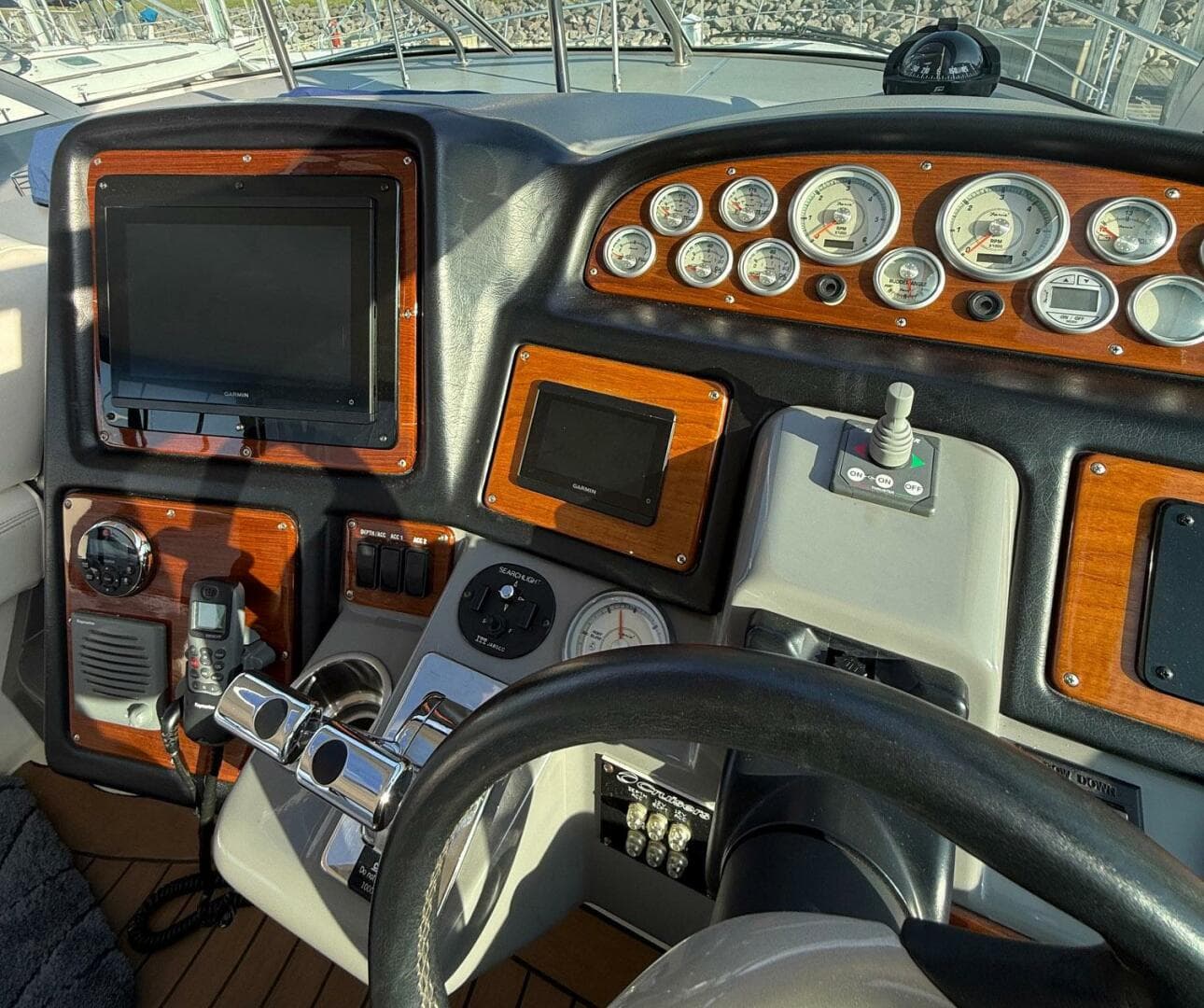 2006 Cruisers Yachts 420 Express — photo 8