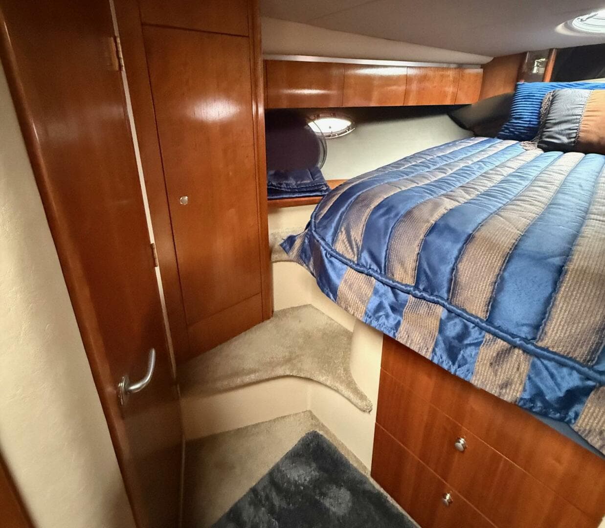 2006 Cruisers Yachts 420 Express — photo 21