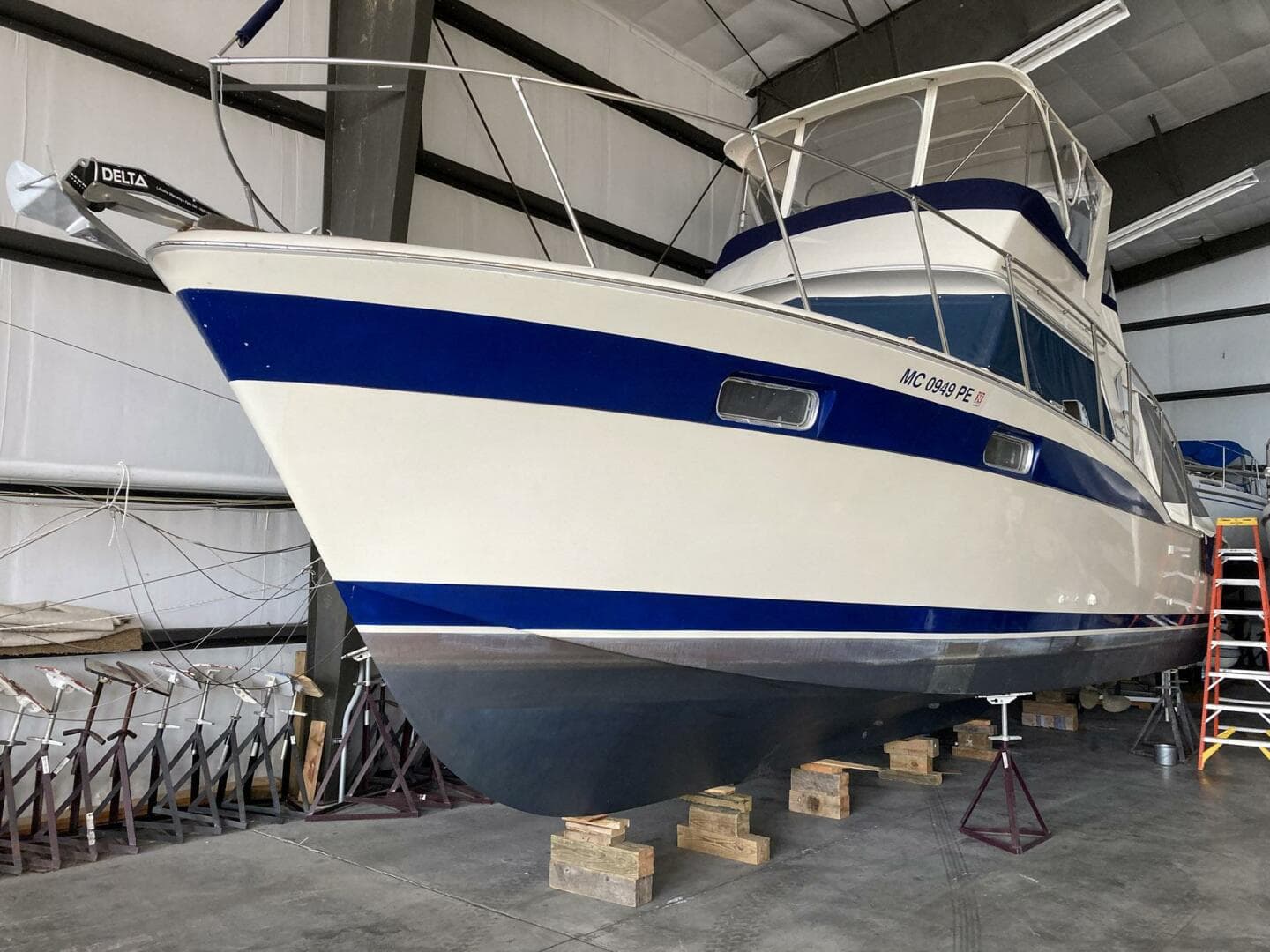 1979 Chris-Craft 360 Commander Sport Fish — photo 6