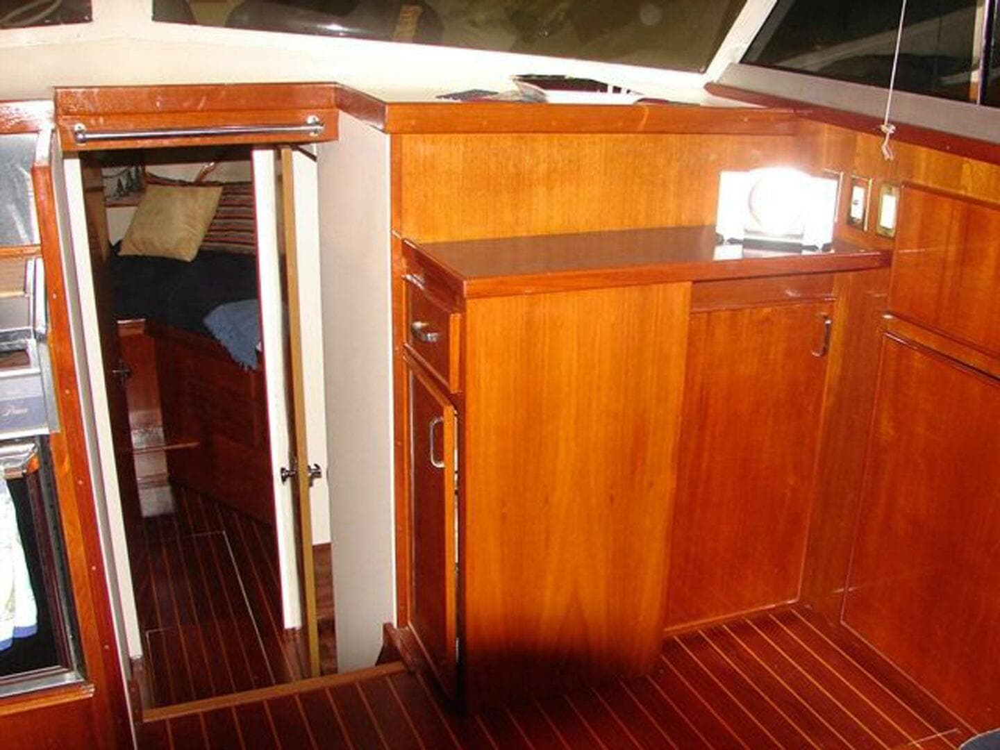 1979 Chris-Craft 360 Commander Sport Fish — photo 10