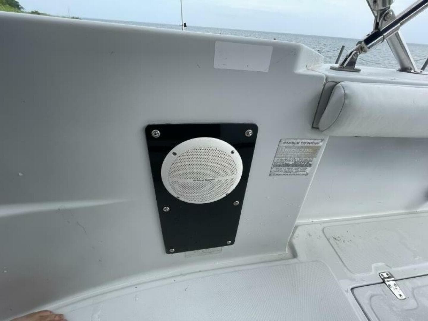 1993 Boston Whaler 21 Outrage — photo 24