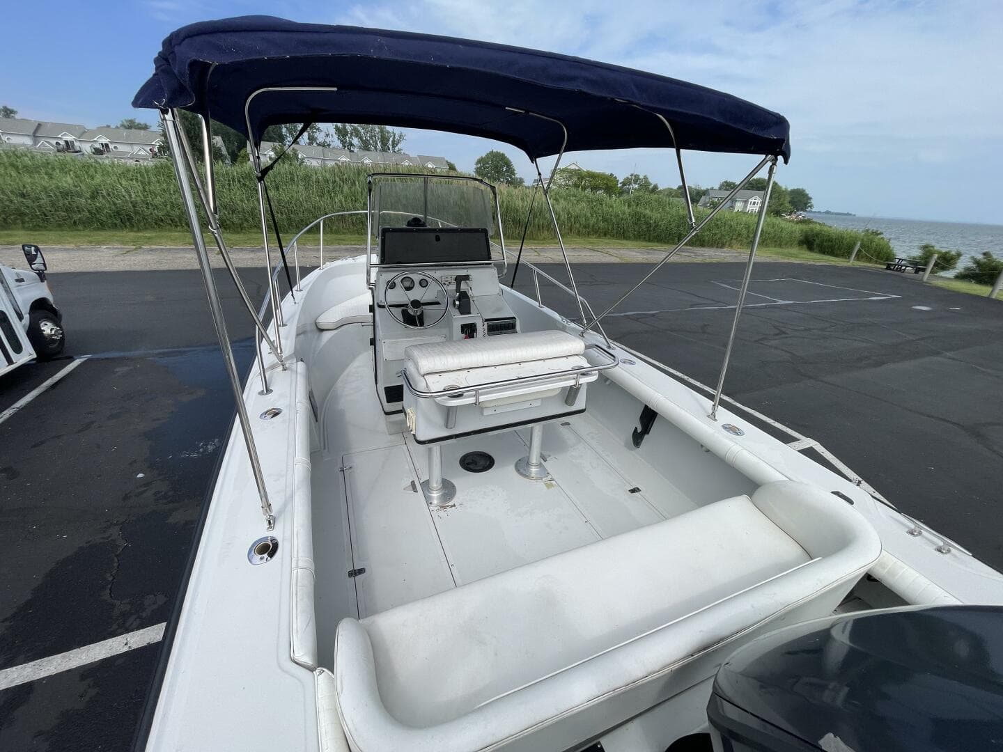 1993 Boston Whaler 21 Outrage — photo 9