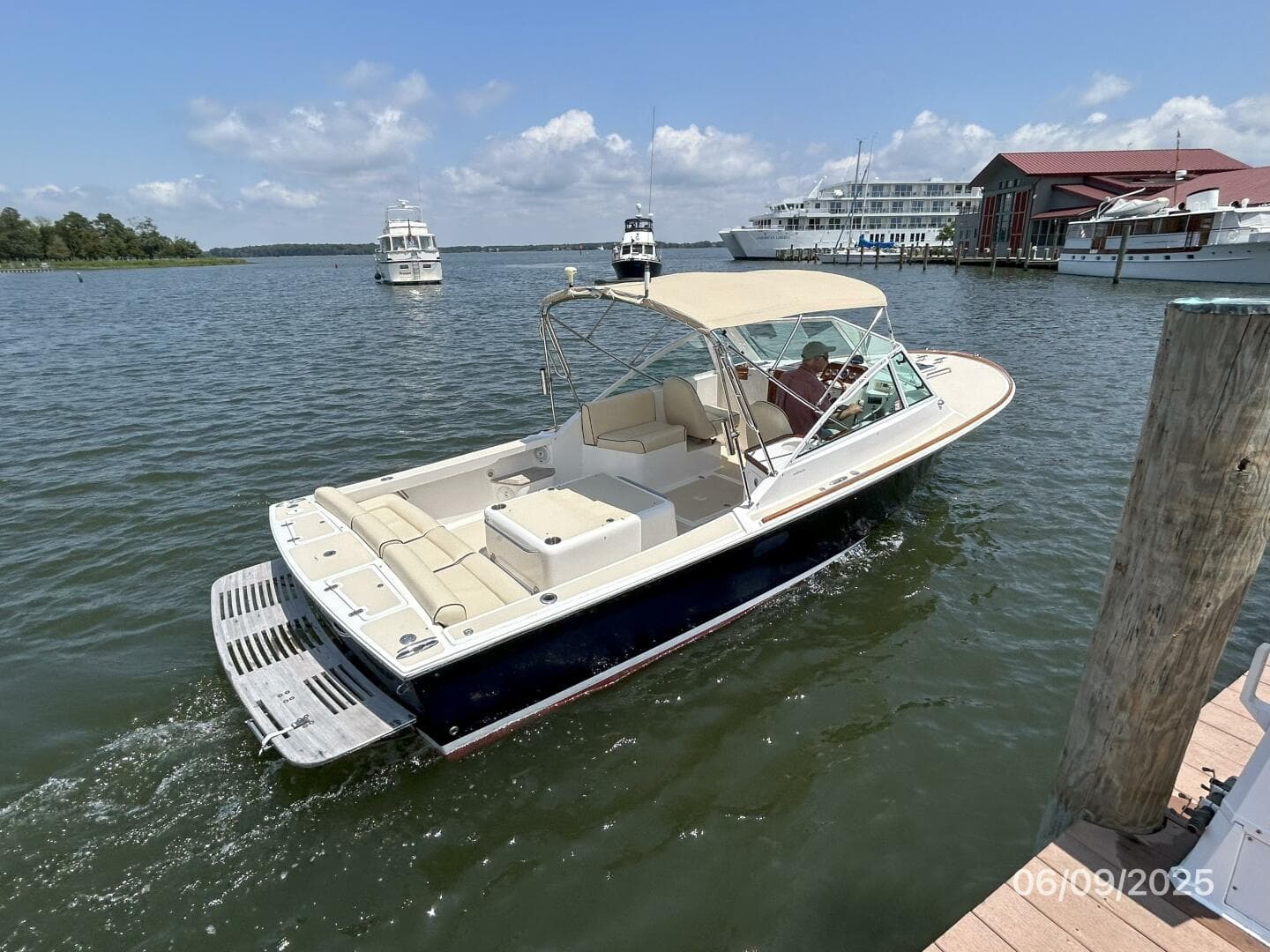 2006 Hunt Yachts Harrier — photo 4