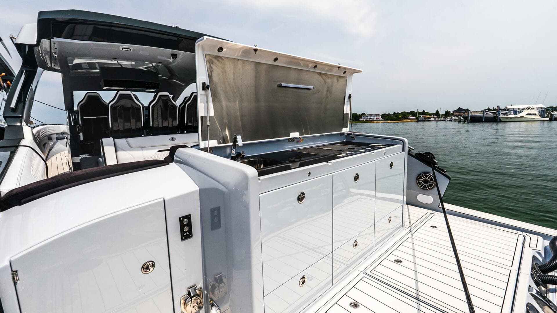 2025 Cigarette 52 Thunder — photo 15