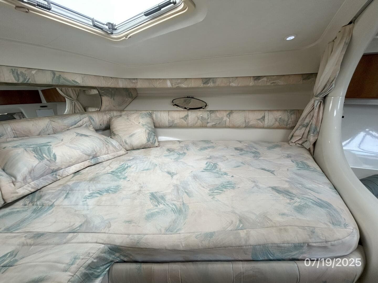 1995 Silverton 310 — photo 30