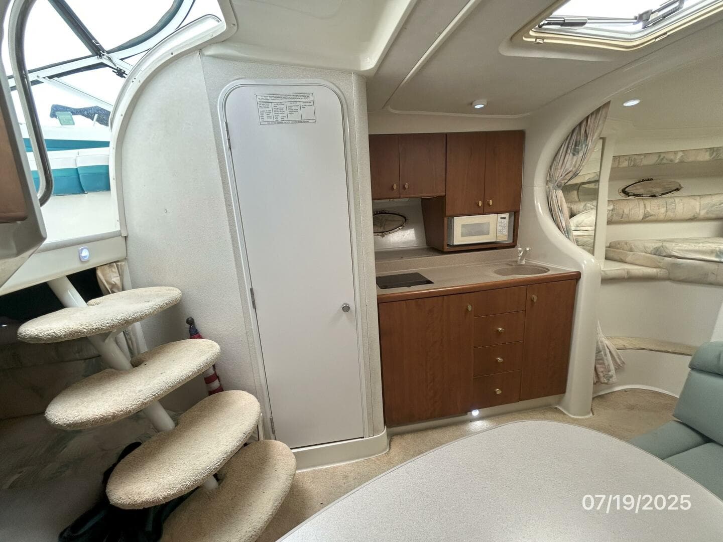 1995 Silverton 310 — photo 24