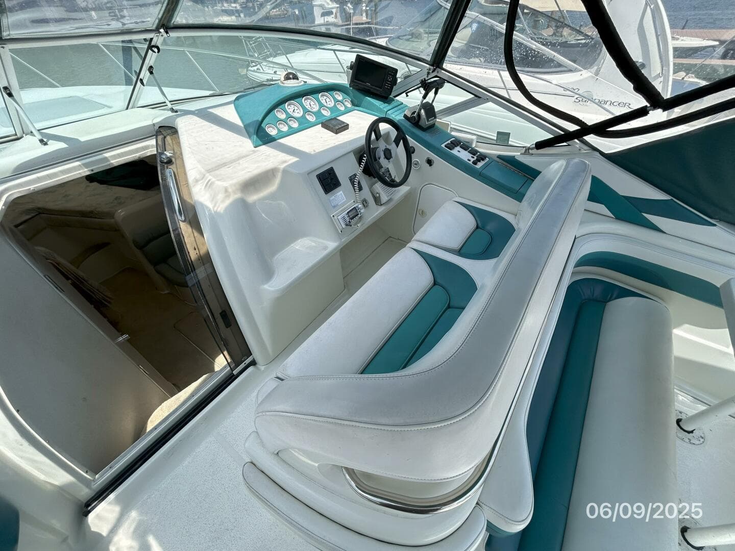 1995 Silverton 310 — photo 19